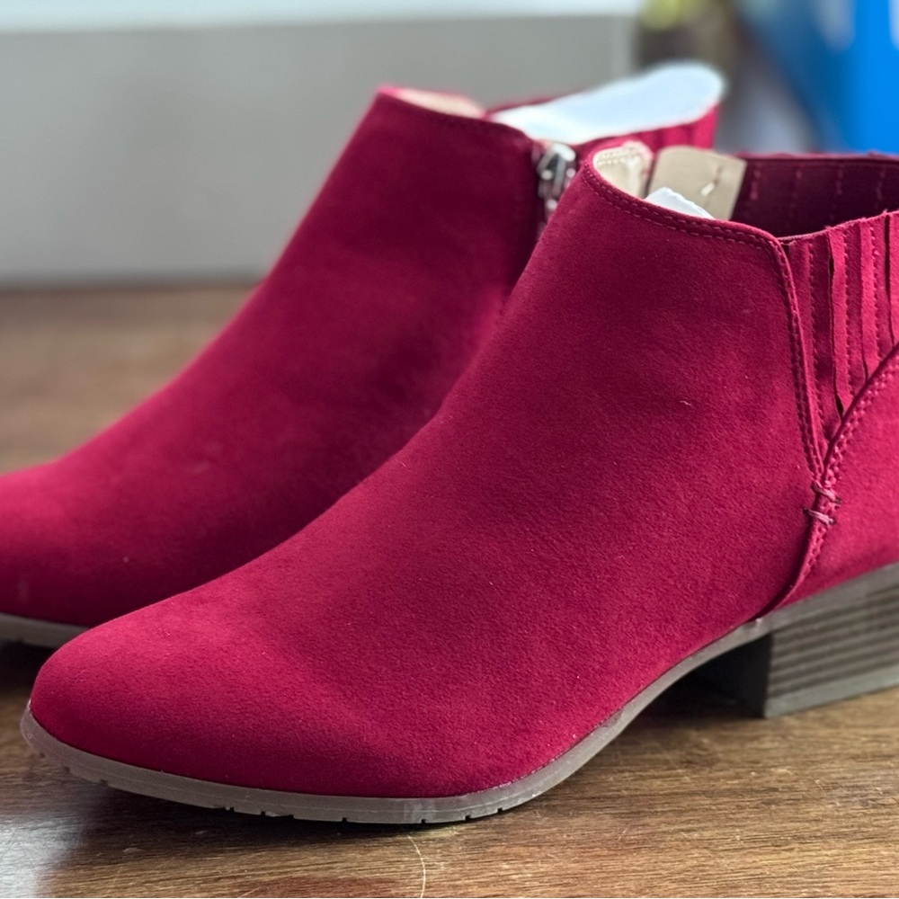Women's size 8 Kenneth Cole Reaction Shea Rio Red Ankle Boots